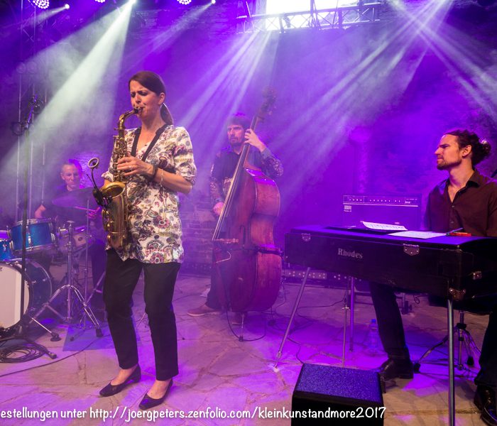 Karolin Strassmayer 24